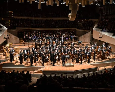 Schoenberg: Violin Concerto, Verklärte Nacht, Die Jakobsleiter Album Review – A Compelling and Notable Collection